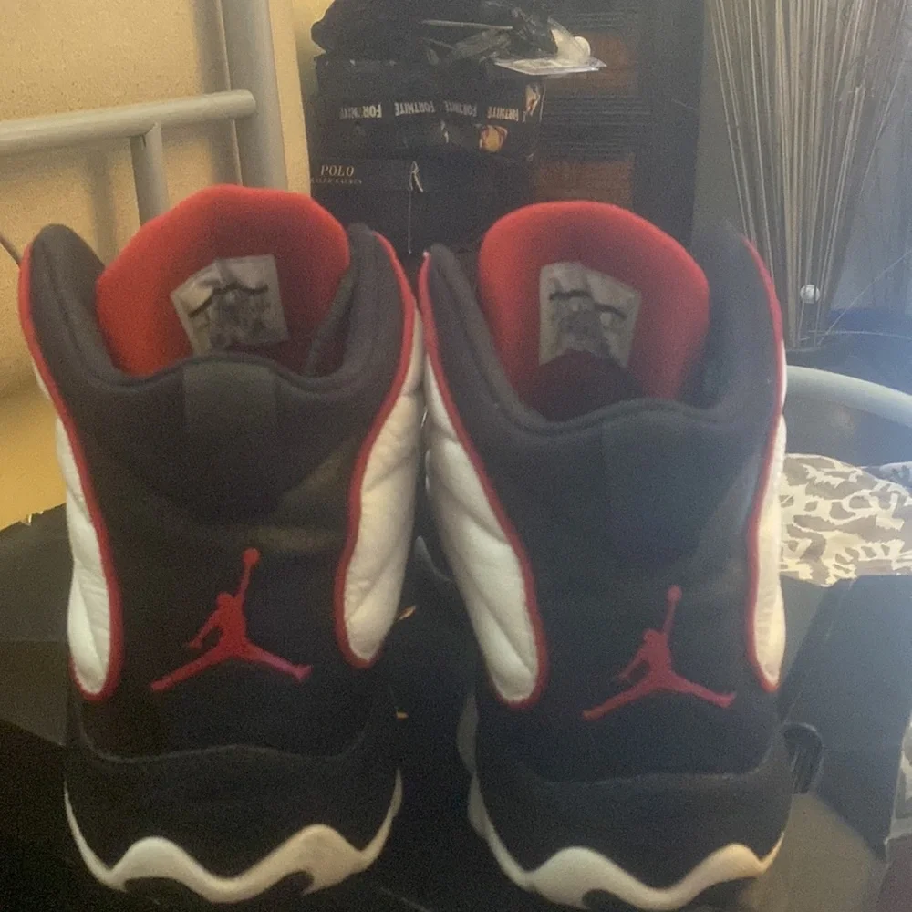 MEN’S JORDAN PRO-STRONG ( BLACK VARSITY RED/WHITE) SIZE 9US